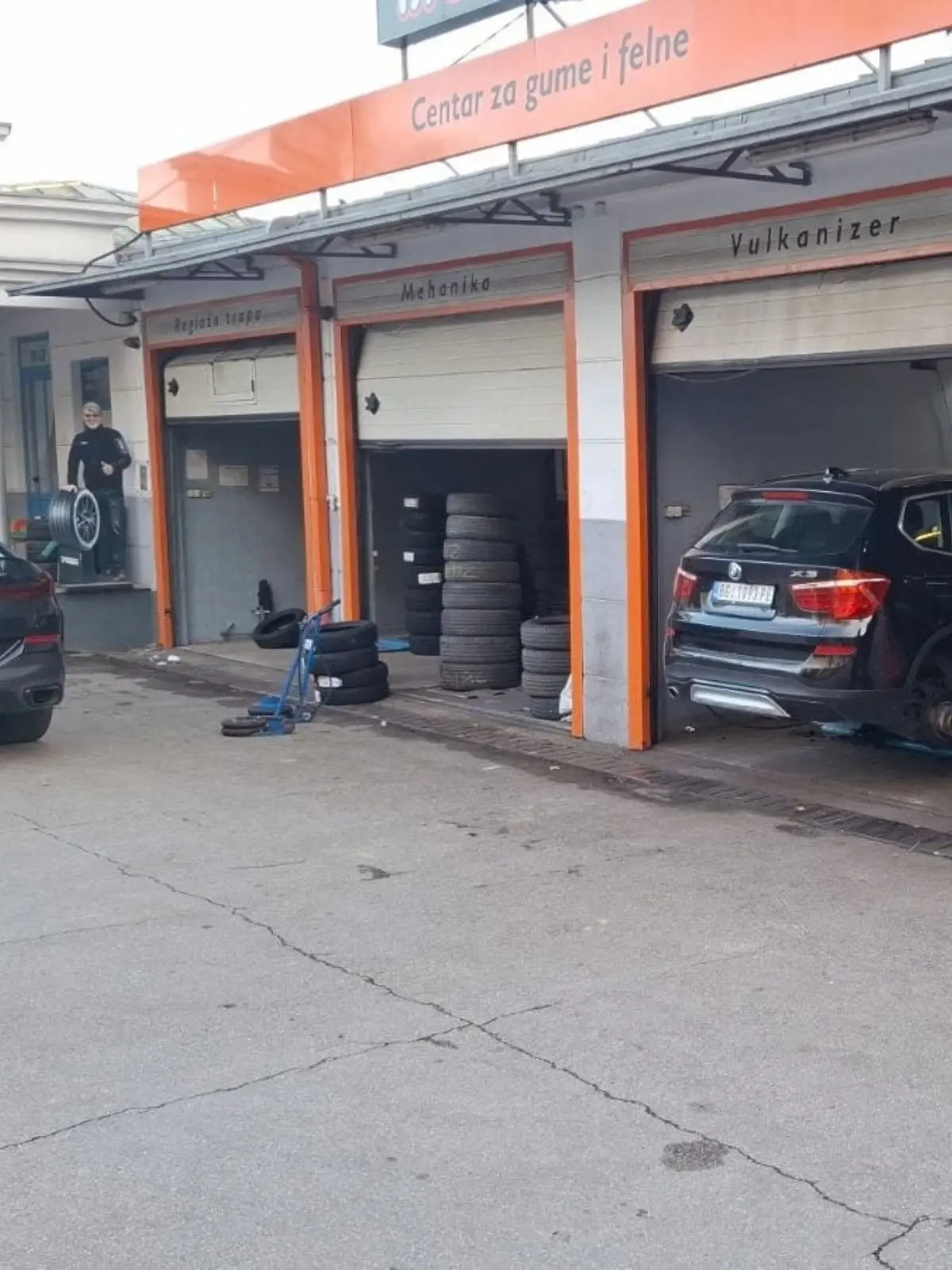 auto-servis-vulkanizer-putnicka-4x4suv-dostavna-moto-i-skuter-program-pneumaster-ustanicka Auto servis i vulkanizer za putnička, 4x4 suv, dostavna, moto i skuter program - Pneumaster Ustanička